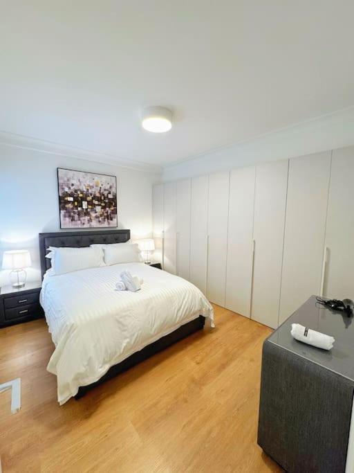 The Mayfair Gem Apartament *